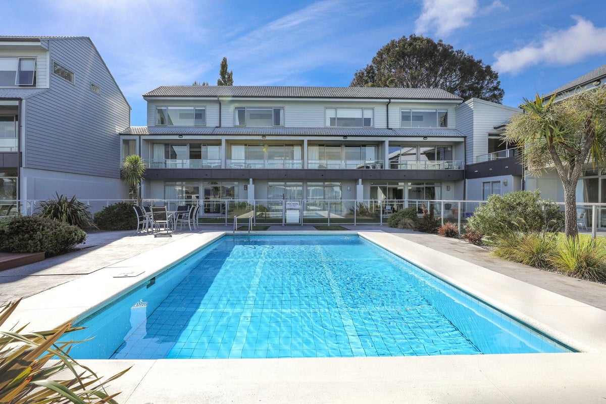 300 Lake Terrace, Two Mile Bay, Taupo - Carousel 1