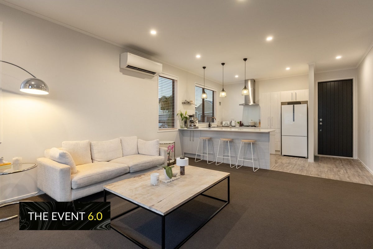 196A Beach Haven Road, Beach Haven, Auckland - Carousel 1