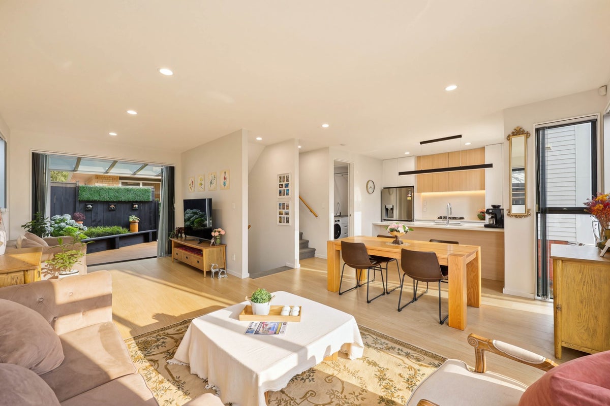 9E Glenfern Road, Mellons Bay, Auckland - Carousel 2