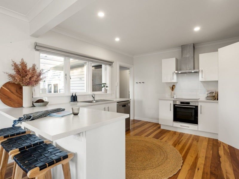 13 Brocas Avenue, Hillcrest, Hamilton - Carousel 1