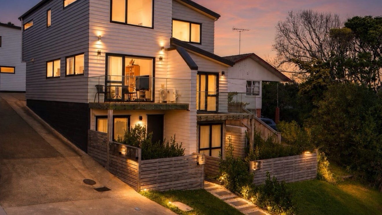 20A Arrow Road, Forrest Hill, Auckland - Carousel 1