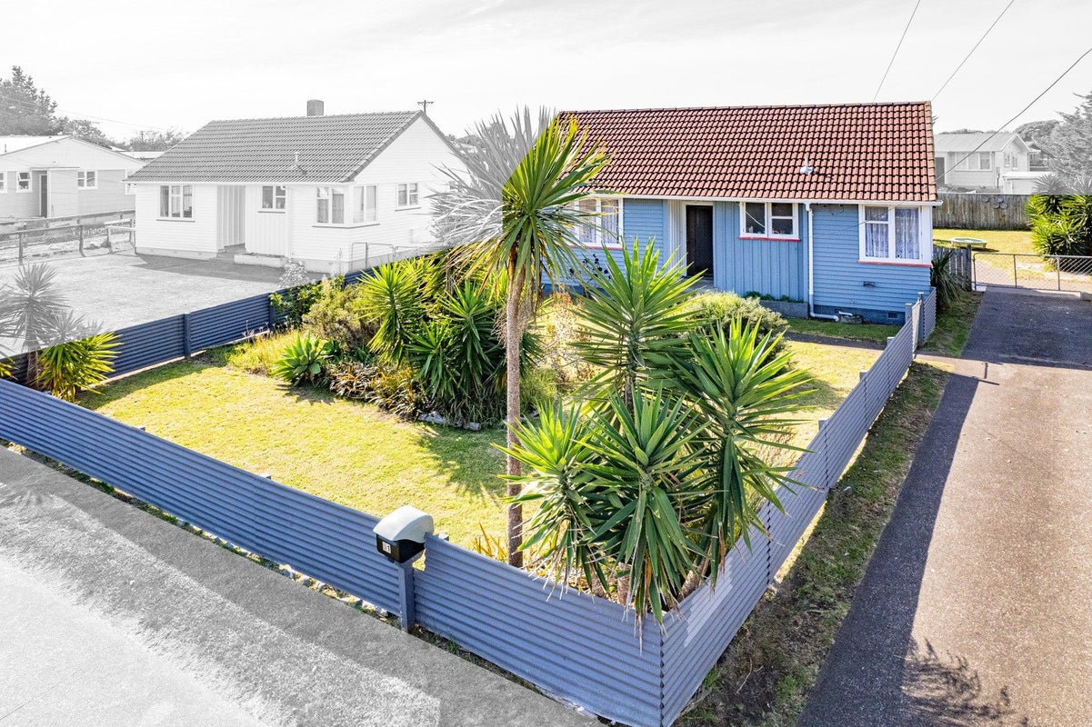 51 Kowhai Street, Castlecliff, Whanganui - Carousel 1