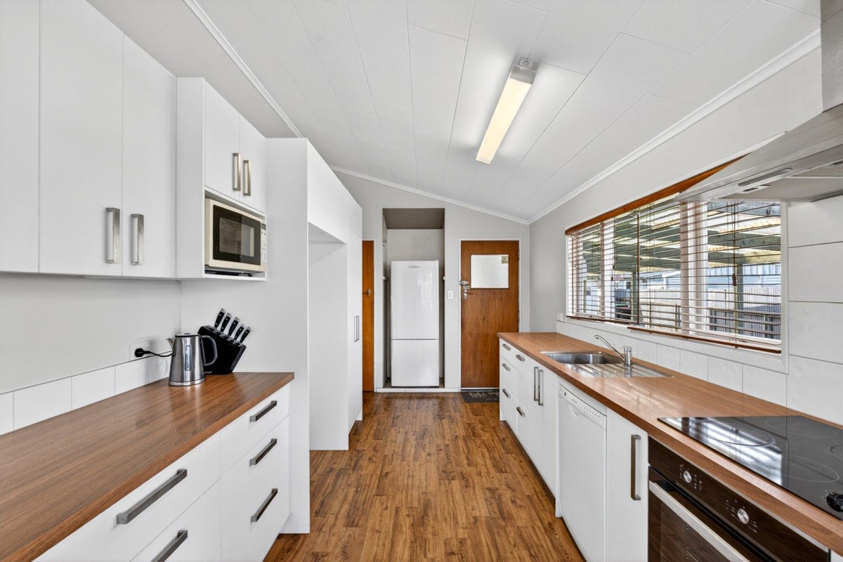 9 Cooksey Place, Pirimai, Napier - Carousel 2