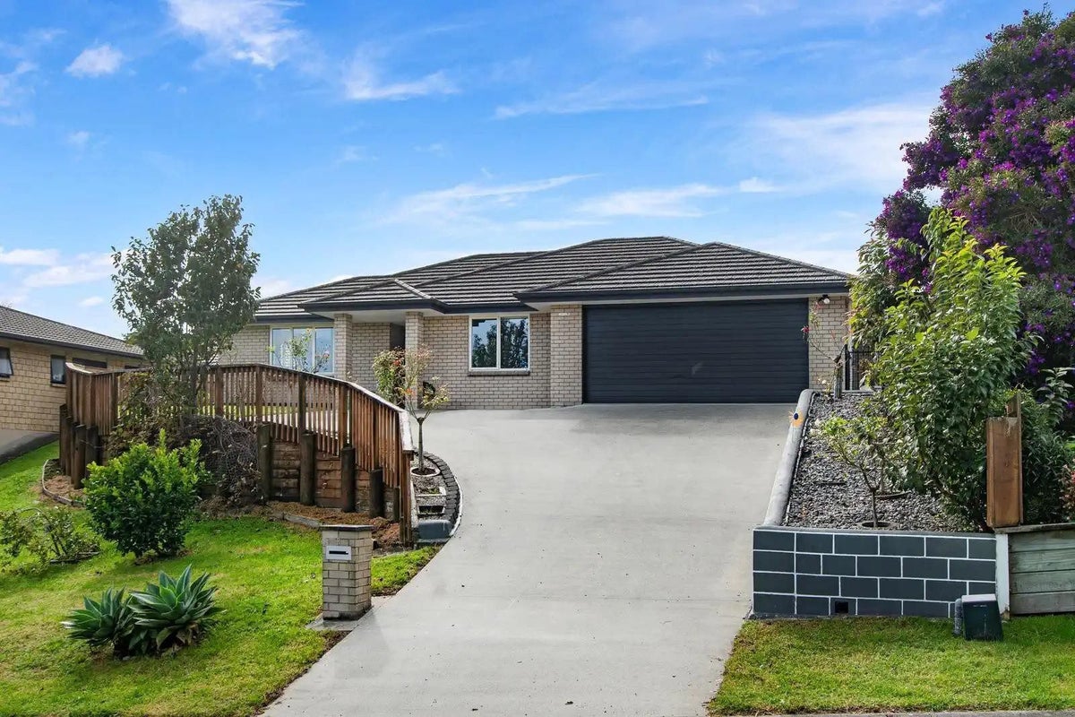 8 Briden Drive, Tikipunga, Whangarei - Carousel 1