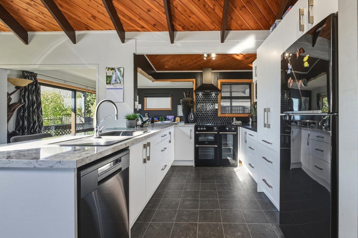 11 Streamdale Place, Ngongotaha, Rotorua - Carousel 2