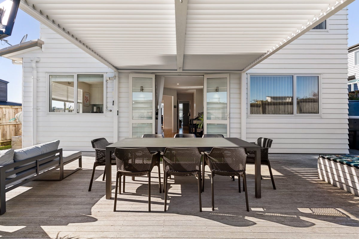 13 Thistle Close, Beachlands, Auckland - Carousel 1
