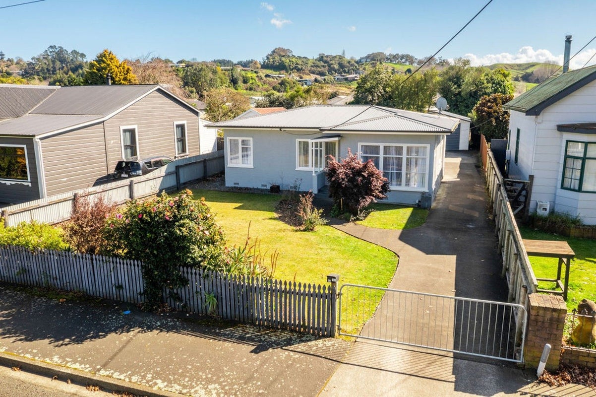 12 Seddon Street, Aramoho, Whanganui - Carousel 1