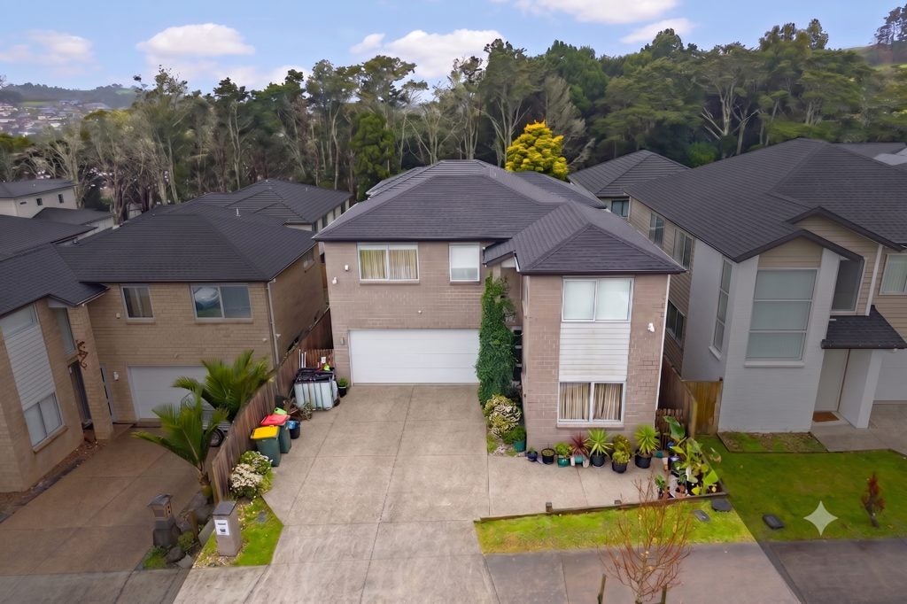 7 Evelina Lane, Flat Bush, Auckland - Carousel 1