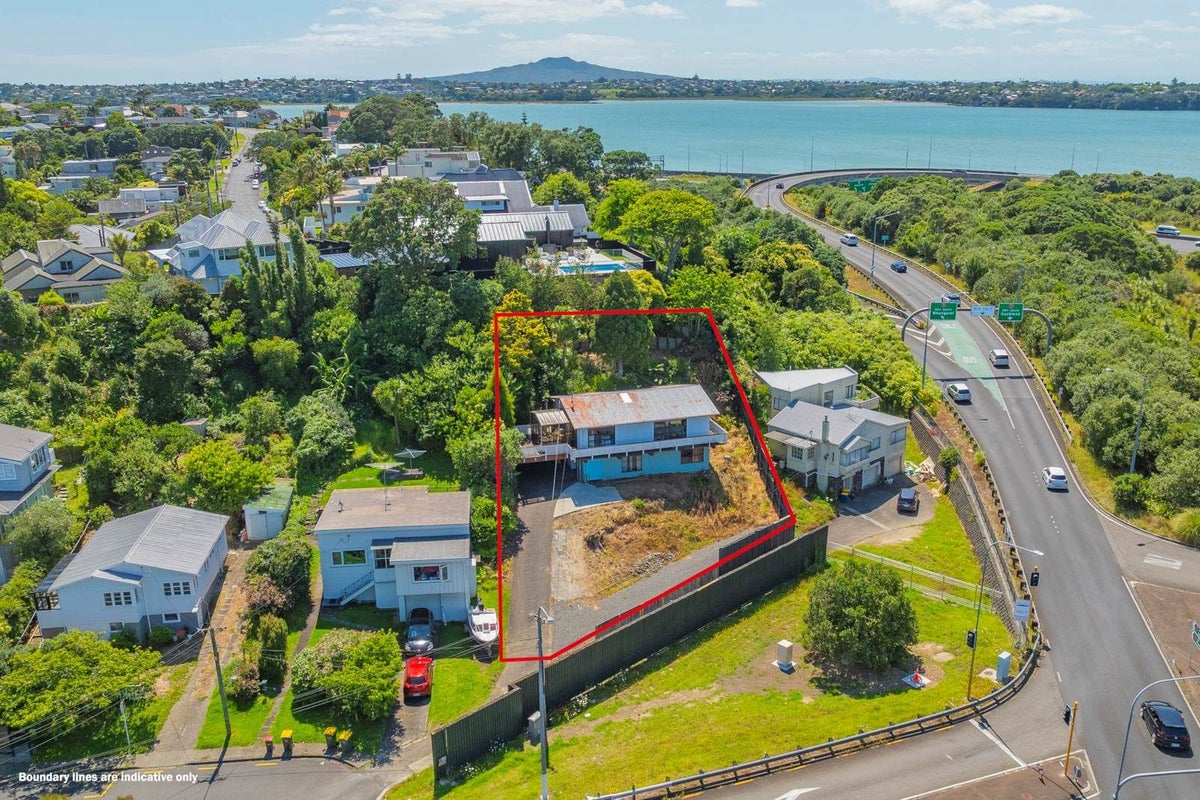 5 Sylvan Avenue, Northcote, Auckland - Carousel 1
