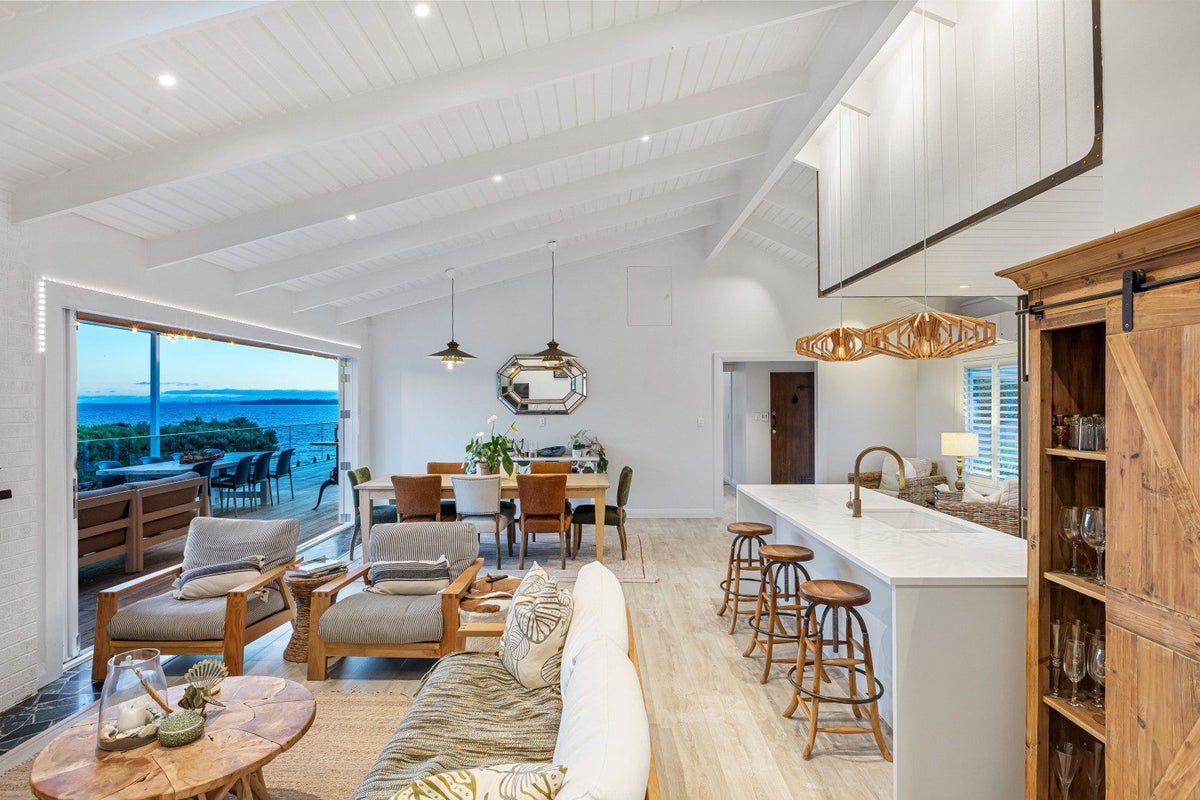 899 Whangaparaoa Road, Manly, Whangaparaoa - Carousel 2