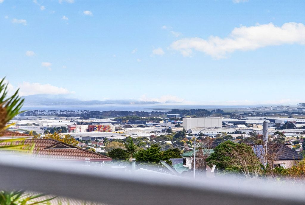1/6 Calluna Crescent, Totara Heights, Auckland - Carousel 2