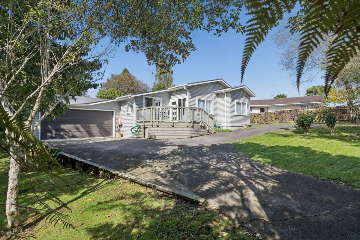 13 Chibnall Place, Conifer Grove, Takanini - Carousel 2