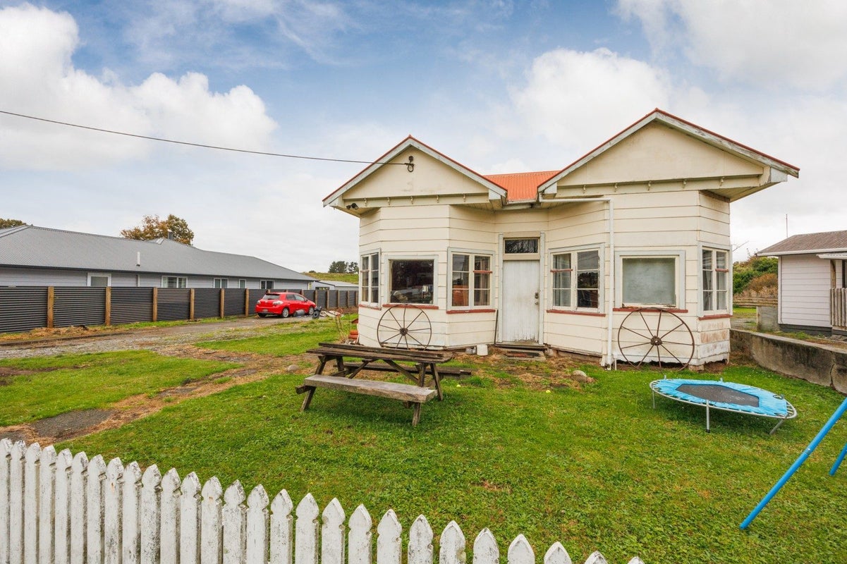 80 Willoughby Street, Halcombe, Feilding - Carousel 25