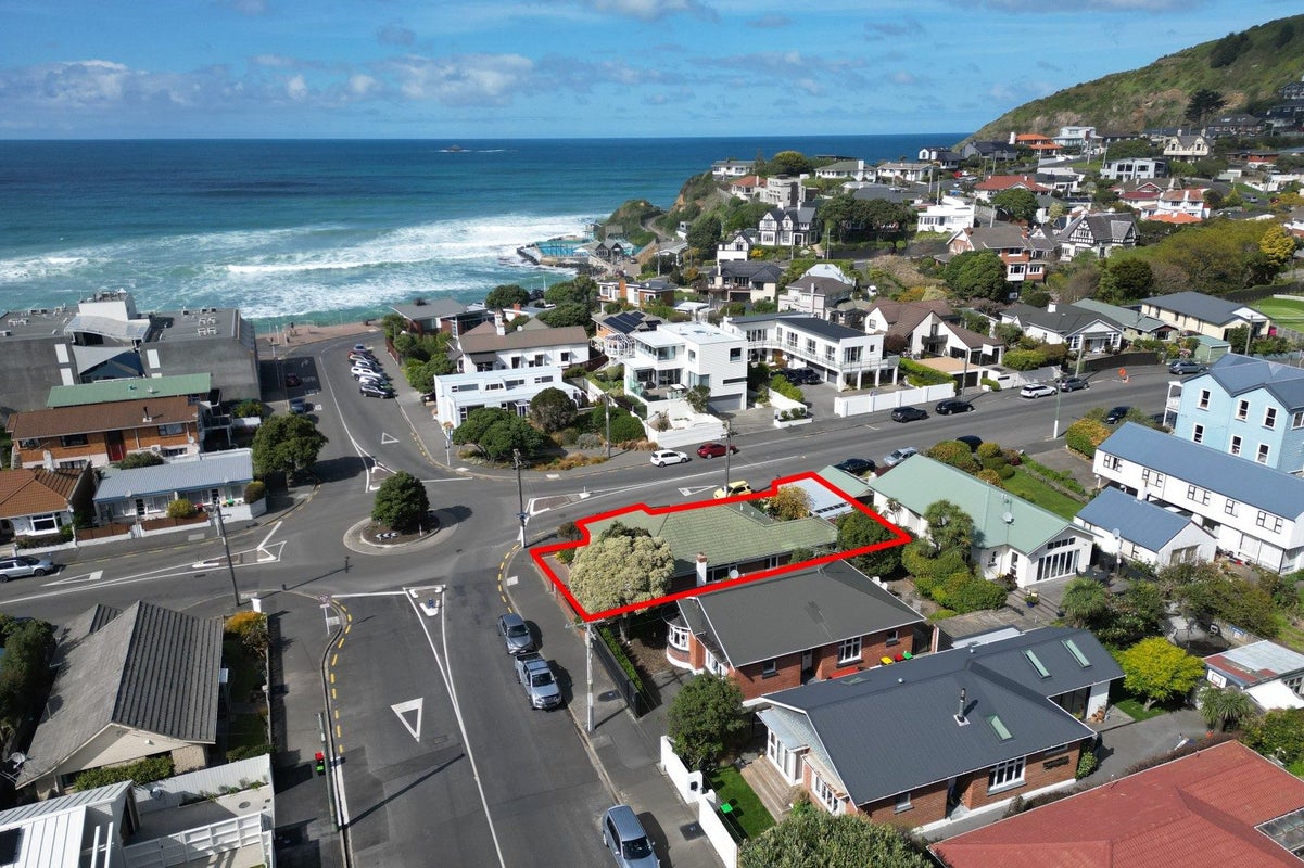 31 Beach Street, Saint Clair, Dunedin - Carousel 1