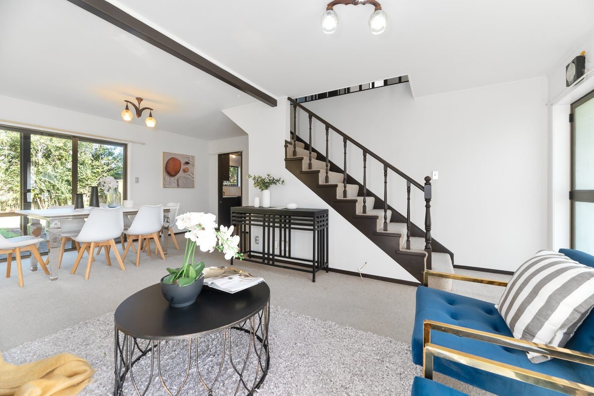 1A Malloy Place, Eastern Beach, Auckland - Carousel 1