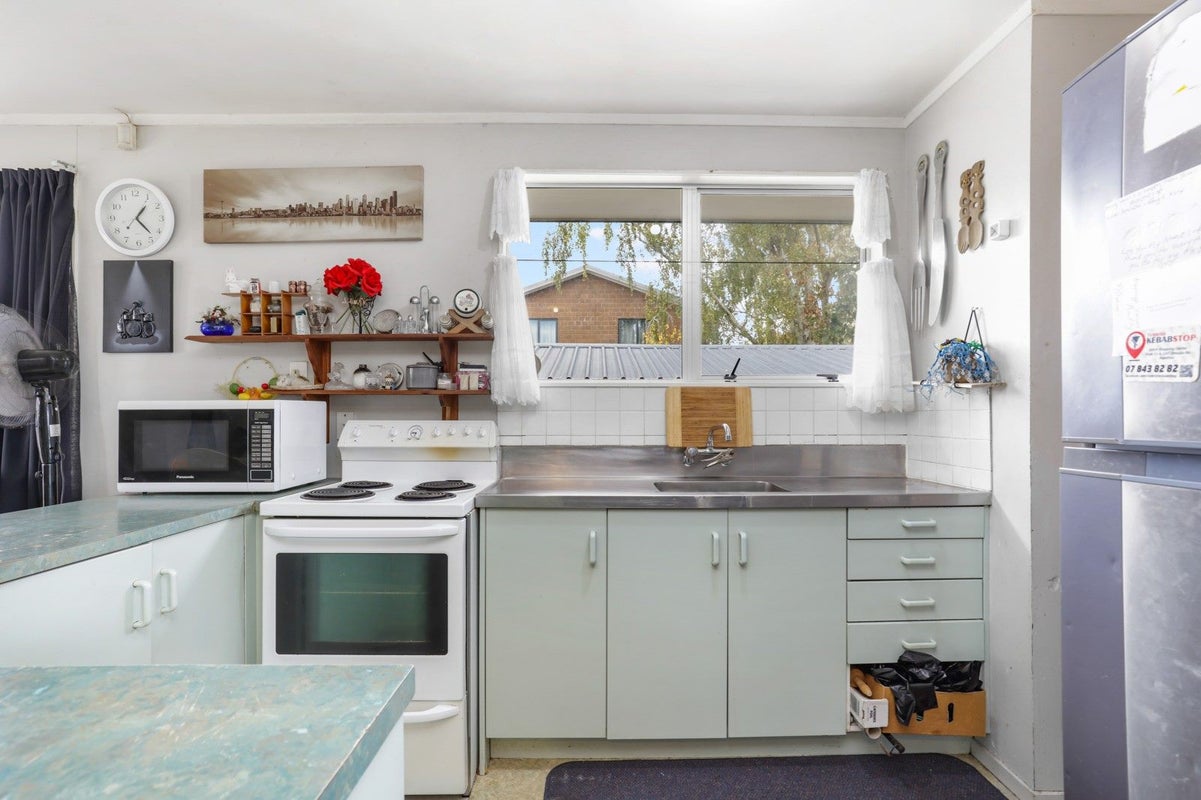 25 Crawshaw Drive, Nawton, Hamilton - Carousel 2