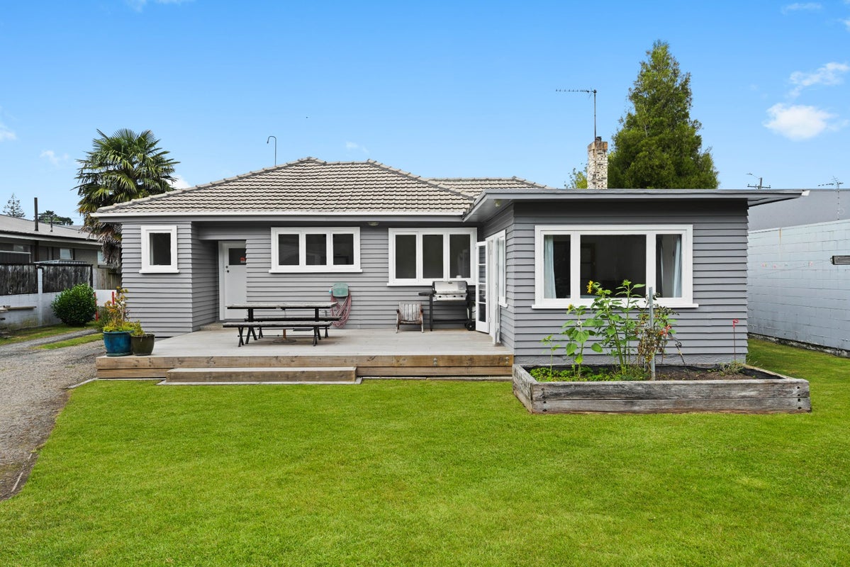 106 Maeroa Road, Maeroa, Hamilton - Carousel 1