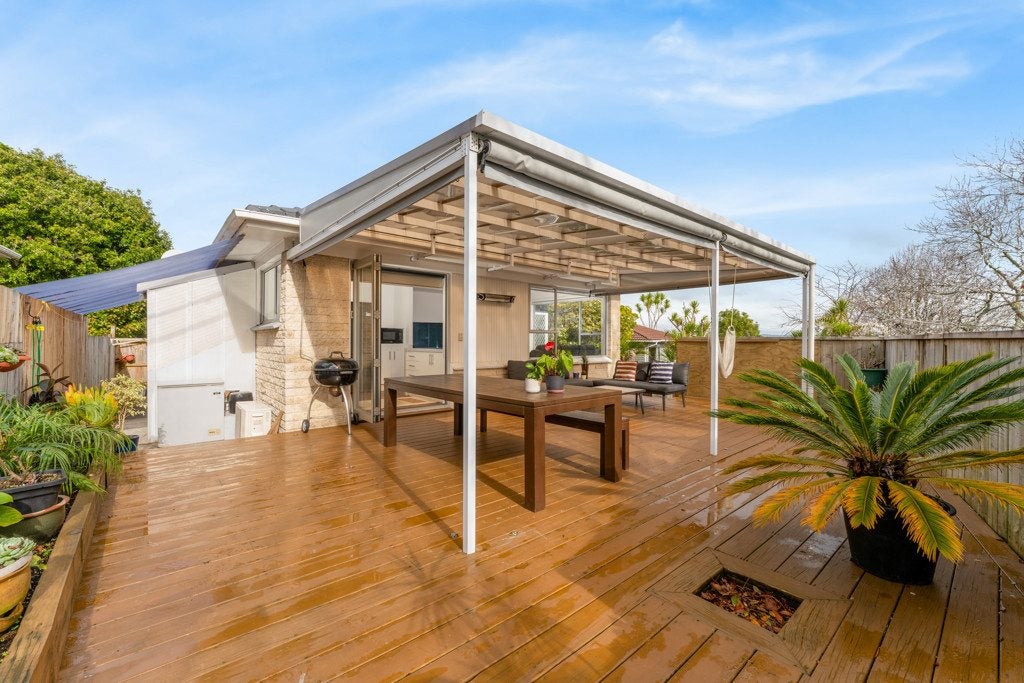 1/14 Valley View Road, Glenfield, Auckland - Carousel 1