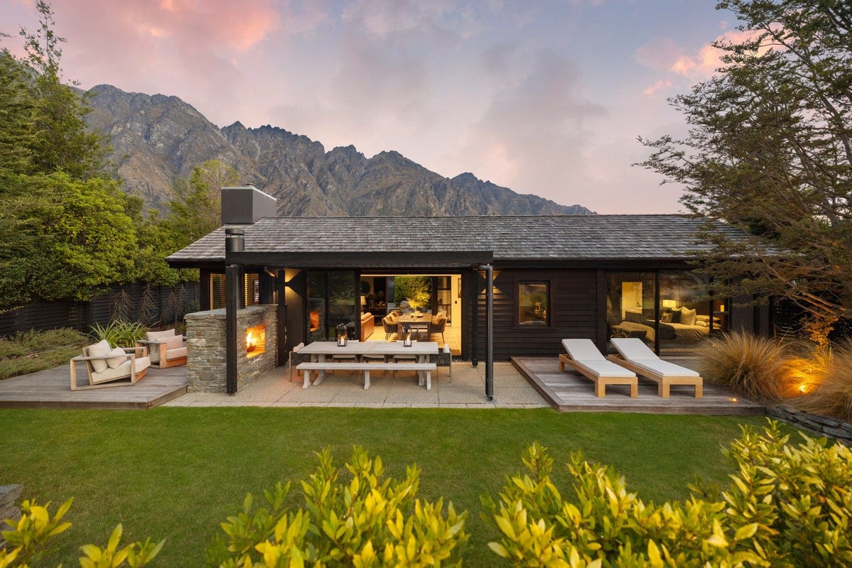 7 Reading Court, Jacks Point, QUEENSTOWN - Carousel 1
