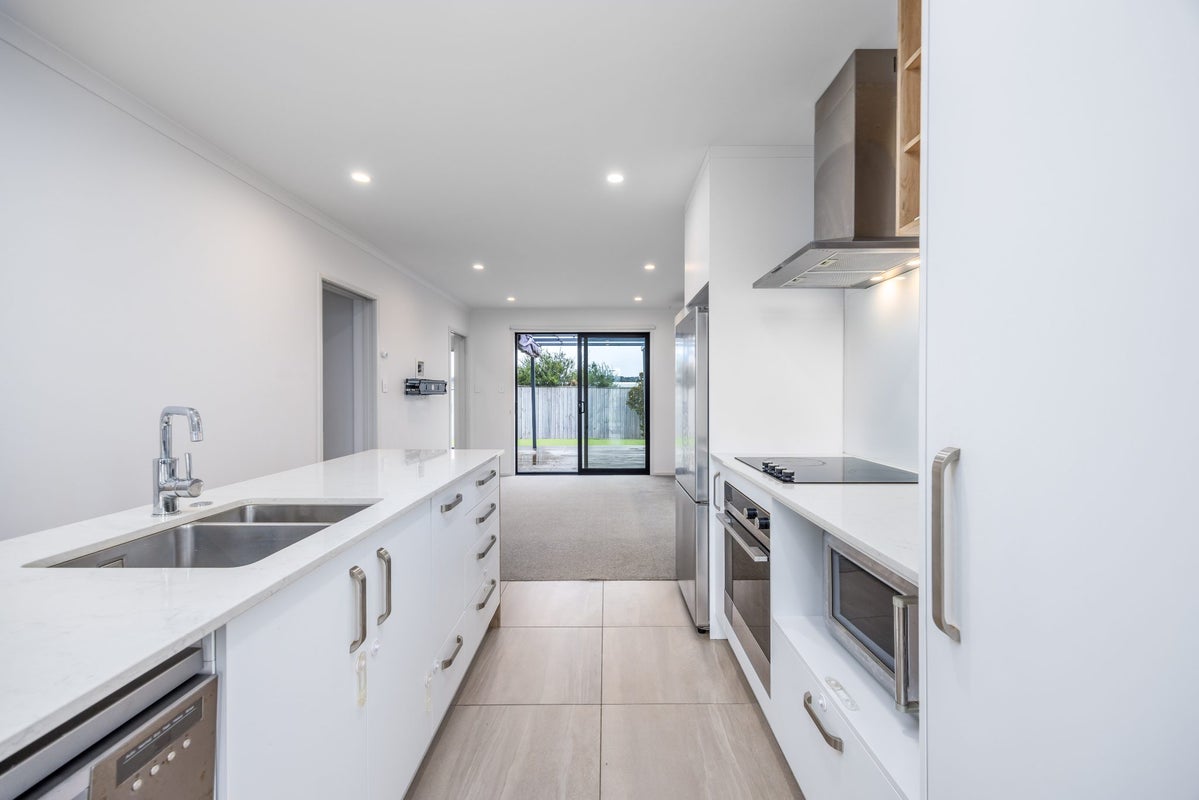 27 Houhora Street, Westgate, Auckland - Carousel 1