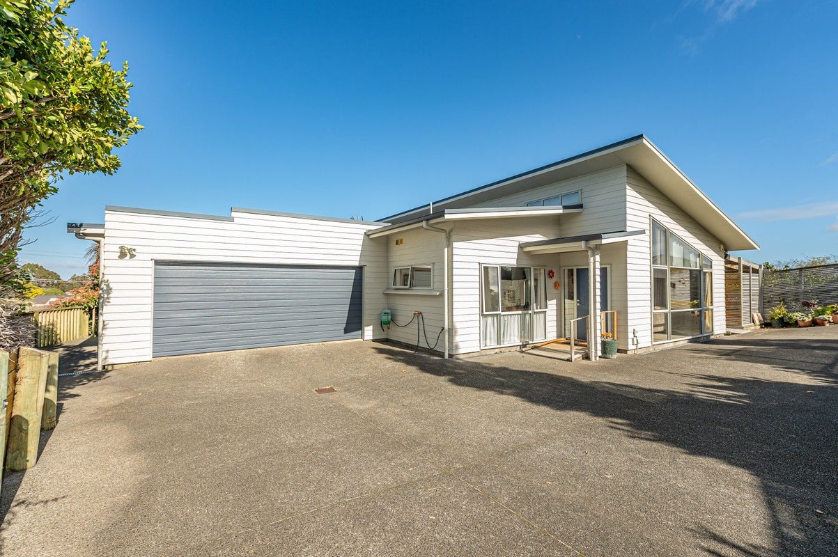 10 Lithgow Drive, Otamatea, Whanganui - Carousel 1