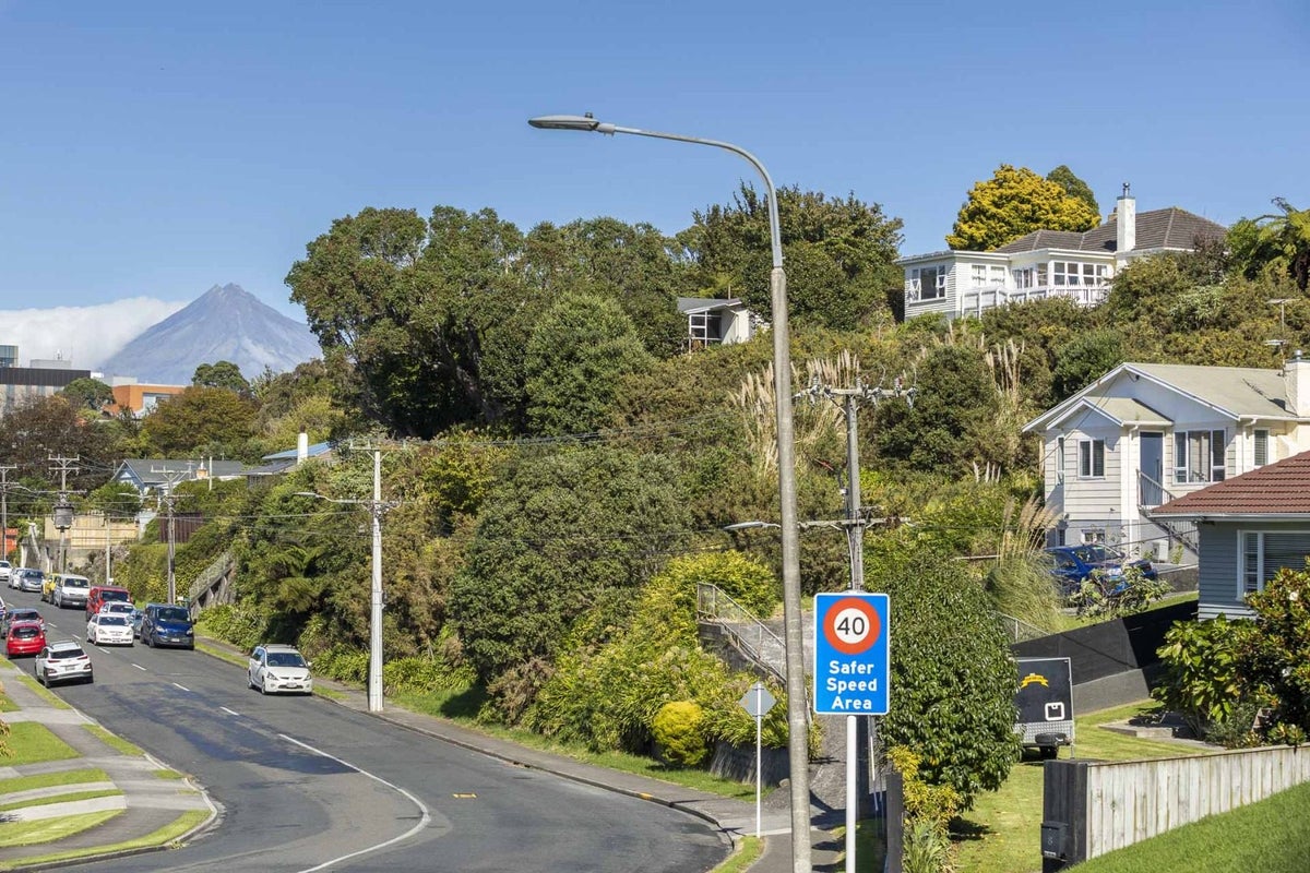 8 Lynmouth Heights, Lynmouth, New Plymouth - Carousel 18