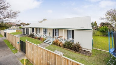 2 Escort Grove, Awapuni, Palmerston North - Carousel 1