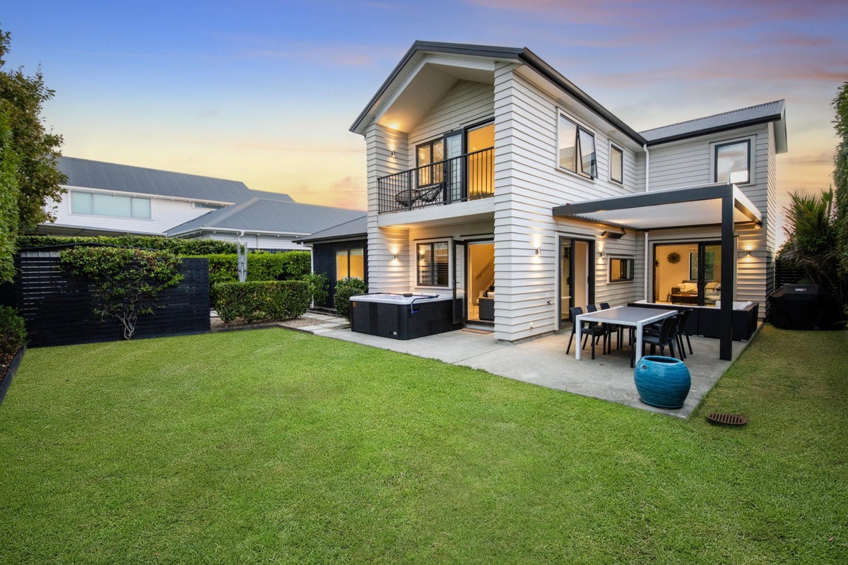 19 Waiarohia Place, Hobsonville, Auckland - Carousel 2