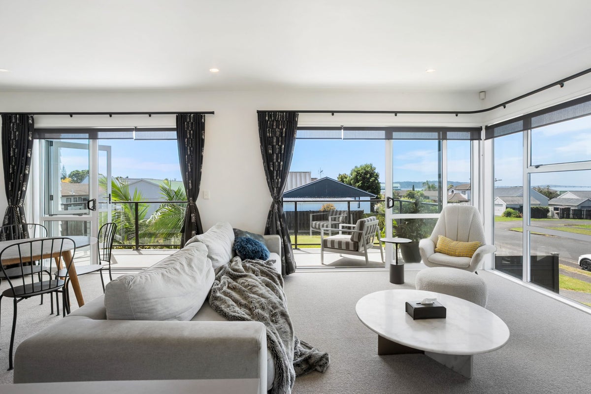 15 Halyard Place, Te Atatu Peninsula, Auckland - Carousel 2