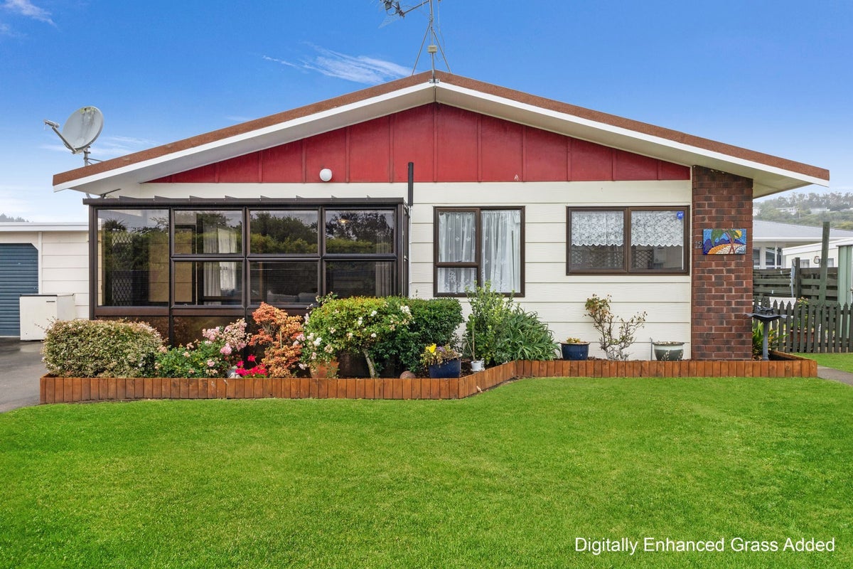 12 Moana Street, Whanganui East, Whanganui - Carousel 1
