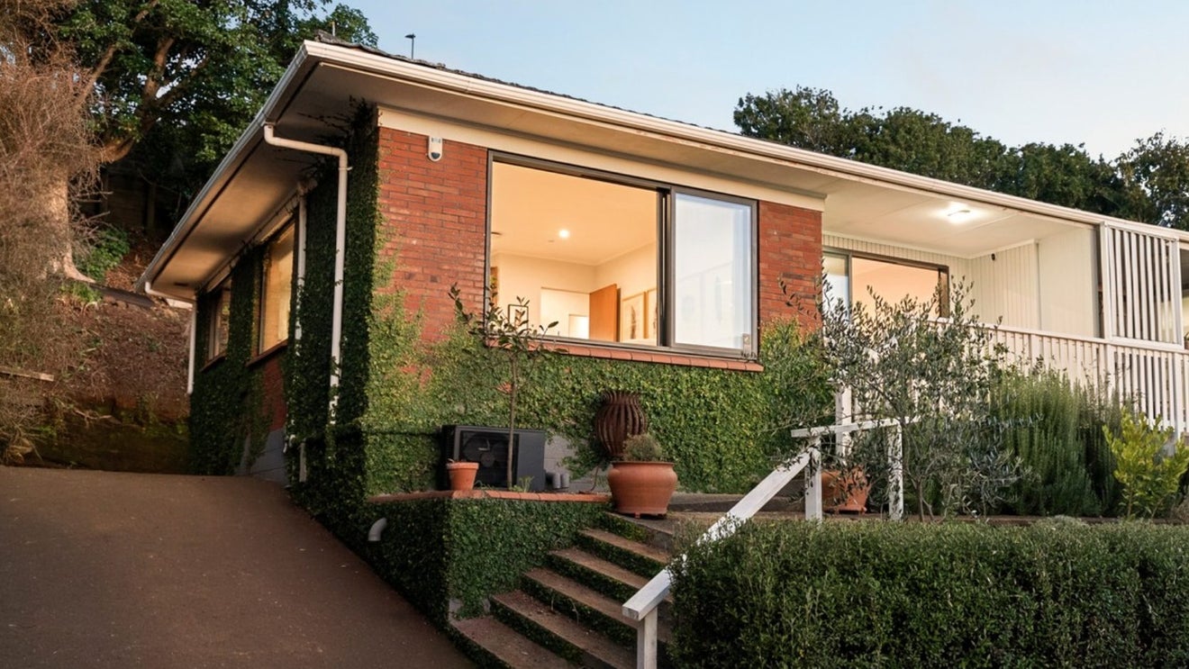 1/26A Rewa Road, Three Kings, Auckland - Carousel 1