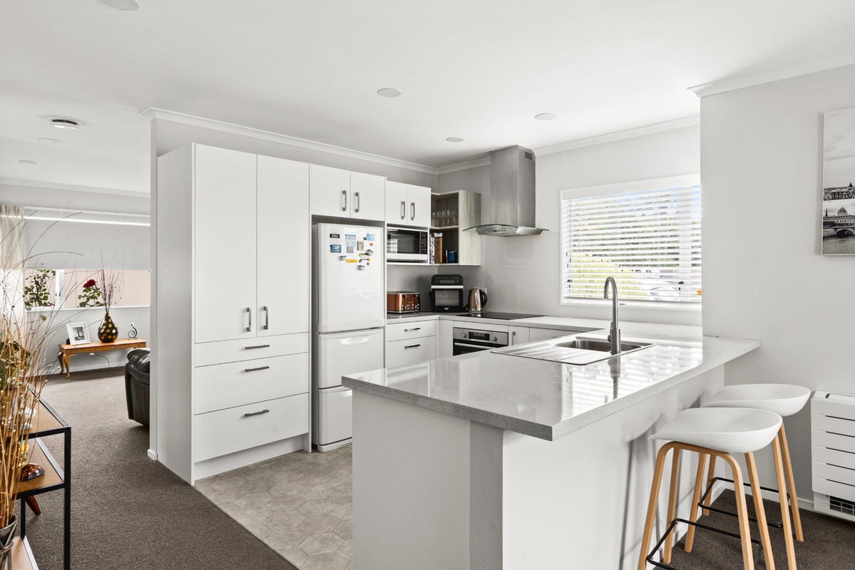 2A Cassino Crescent, Onekawa, Napier - Carousel 1