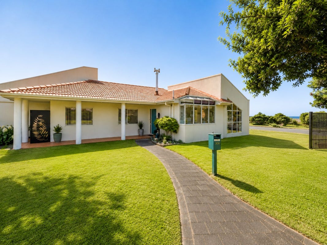 304 Manly Street, Paraparaumu Beach, Kapiti Coast, Wellington - Carousel 2