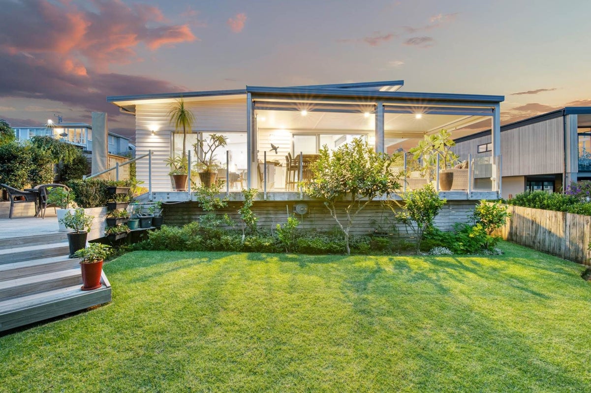 1037 Whangaparaoa Road, Tindalls Beach, Whangaparaoa - Carousel 2