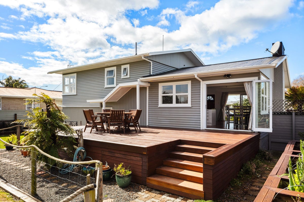 1067 Aberdeen Road, Te Hapara, Gisborne, Gisborne - Carousel 1