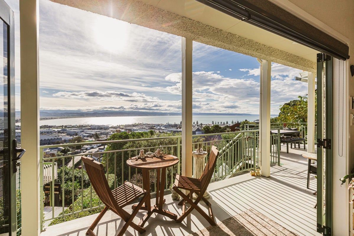 6 Hospital Terrace, Hospital Hill, Napier - Carousel 1