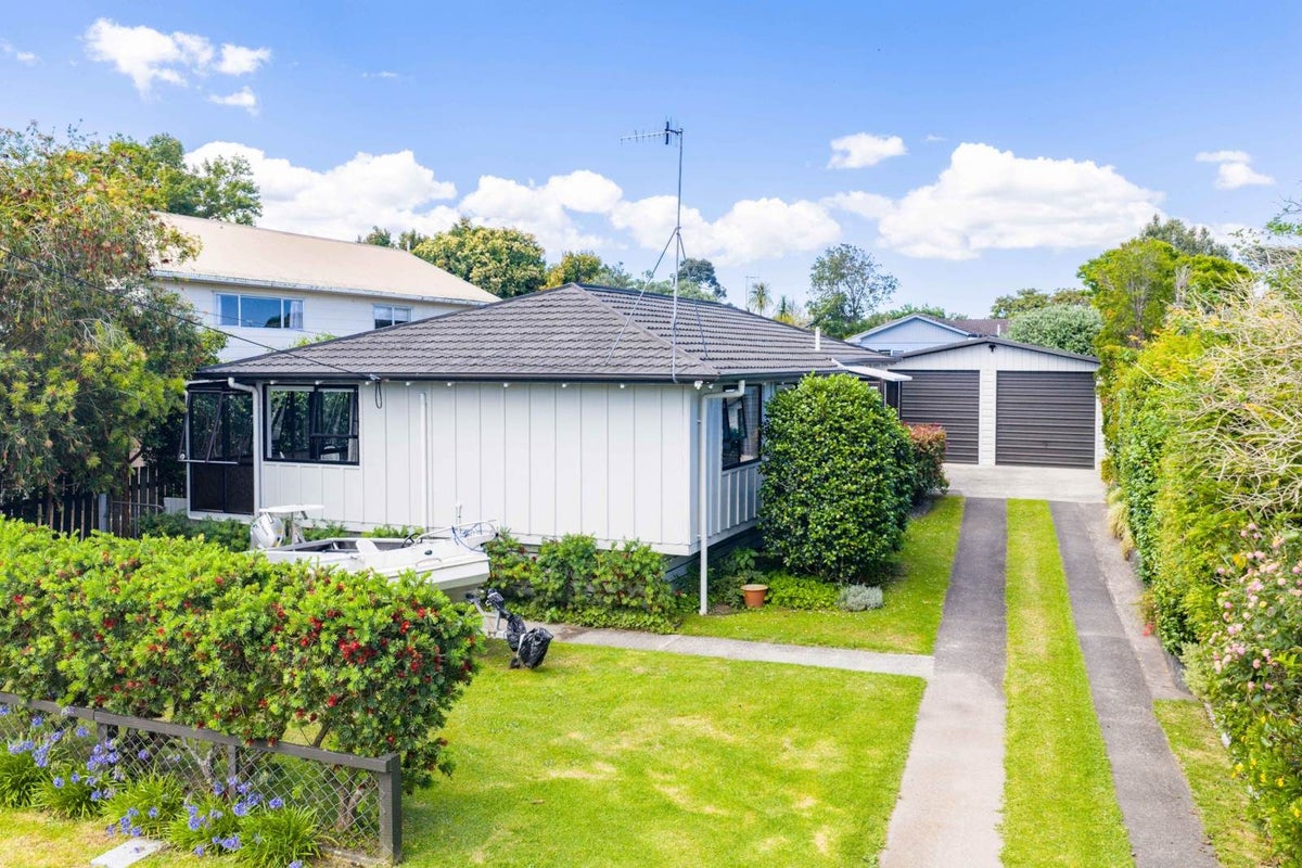 17 Pyle Road West, One Tree Point, Whangarei - Carousel 1