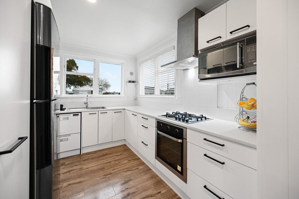 7 Robertson Place, Rukuhia, Hamilton - Carousel 2