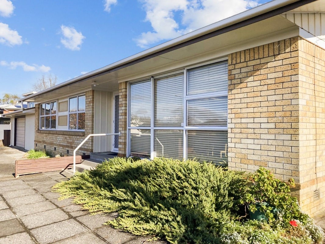 10 Garden Heights Avenue, Glenview, Hamilton - Carousel 1