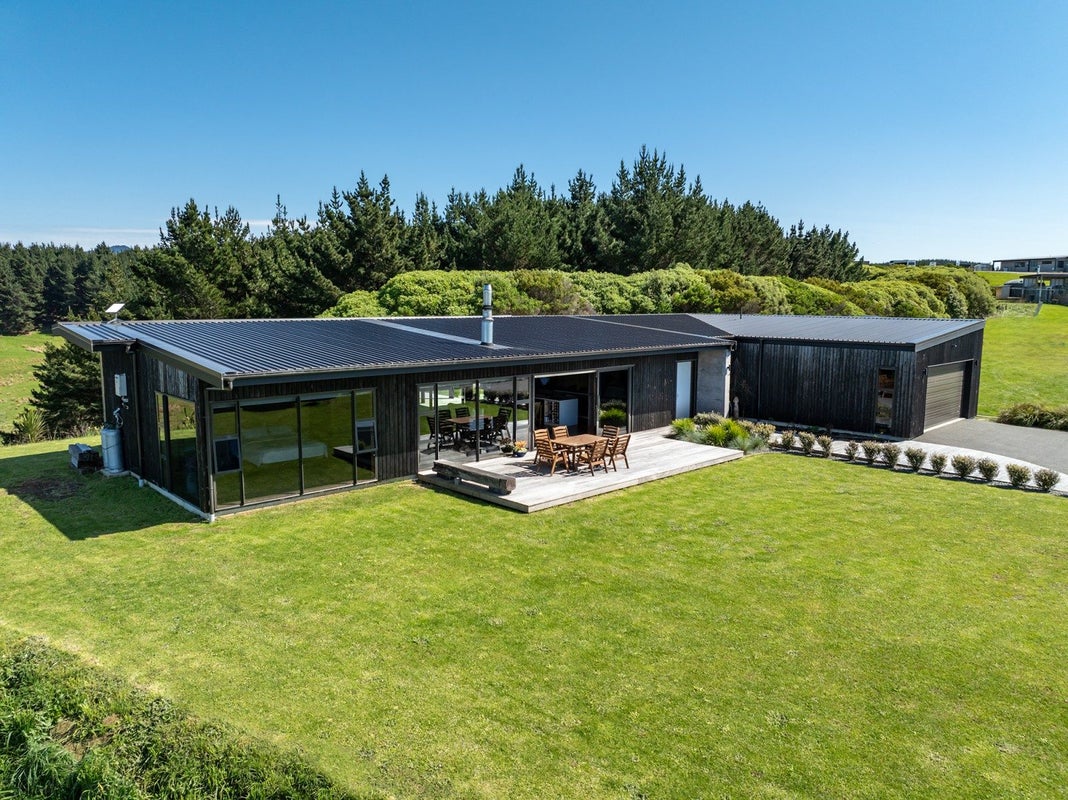 35 Tama Road, Riversdale Beach, Masterton - Carousel 1