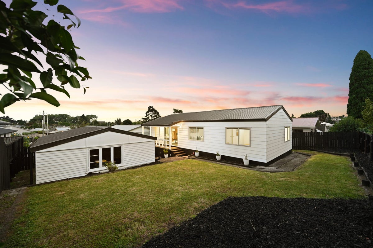 146B Forest Lake Road, Forest Lake, Hamilton - Carousel 1
