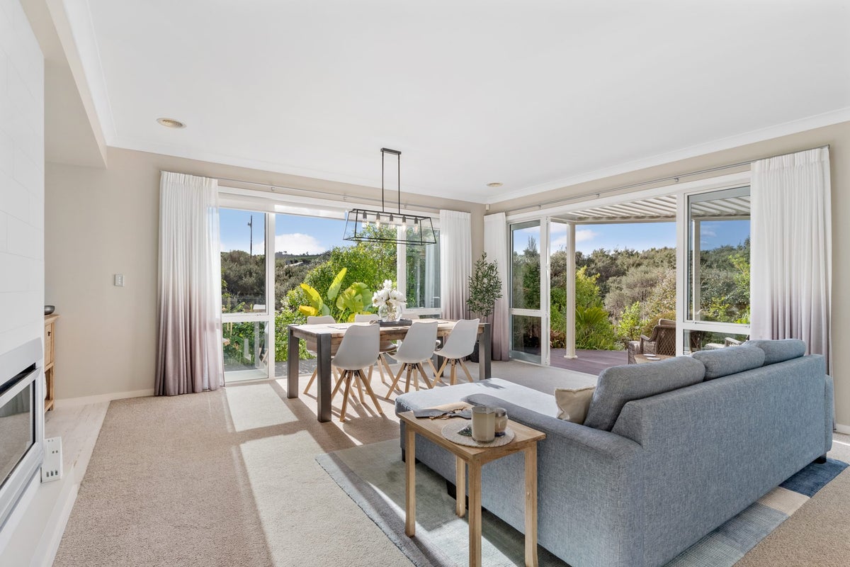 9 Beachwood Drive, Hatfields Beach, Orewa - Carousel 2