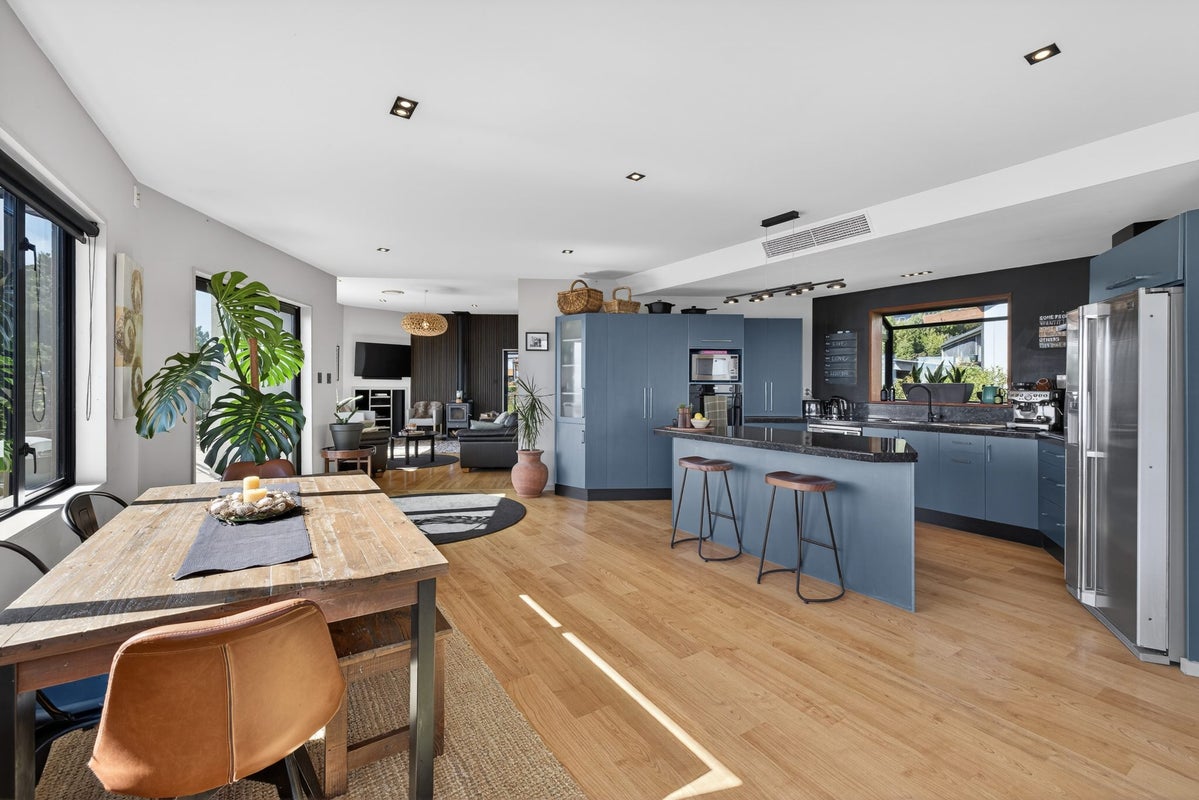 16 Stoneyridge Close, Mount Pleasant, Christchurch - Carousel 2
