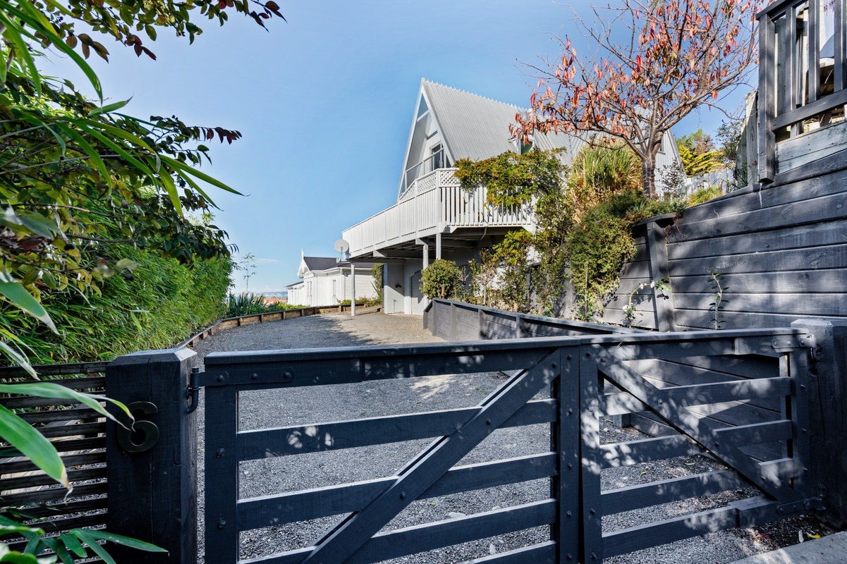 6 Fitzroy Road, Bluff Hill, Napier - Carousel 1