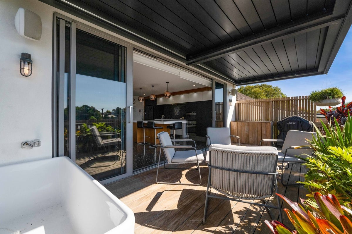 244 Devon Street West, New Plymouth, New Plymouth - Carousel 2