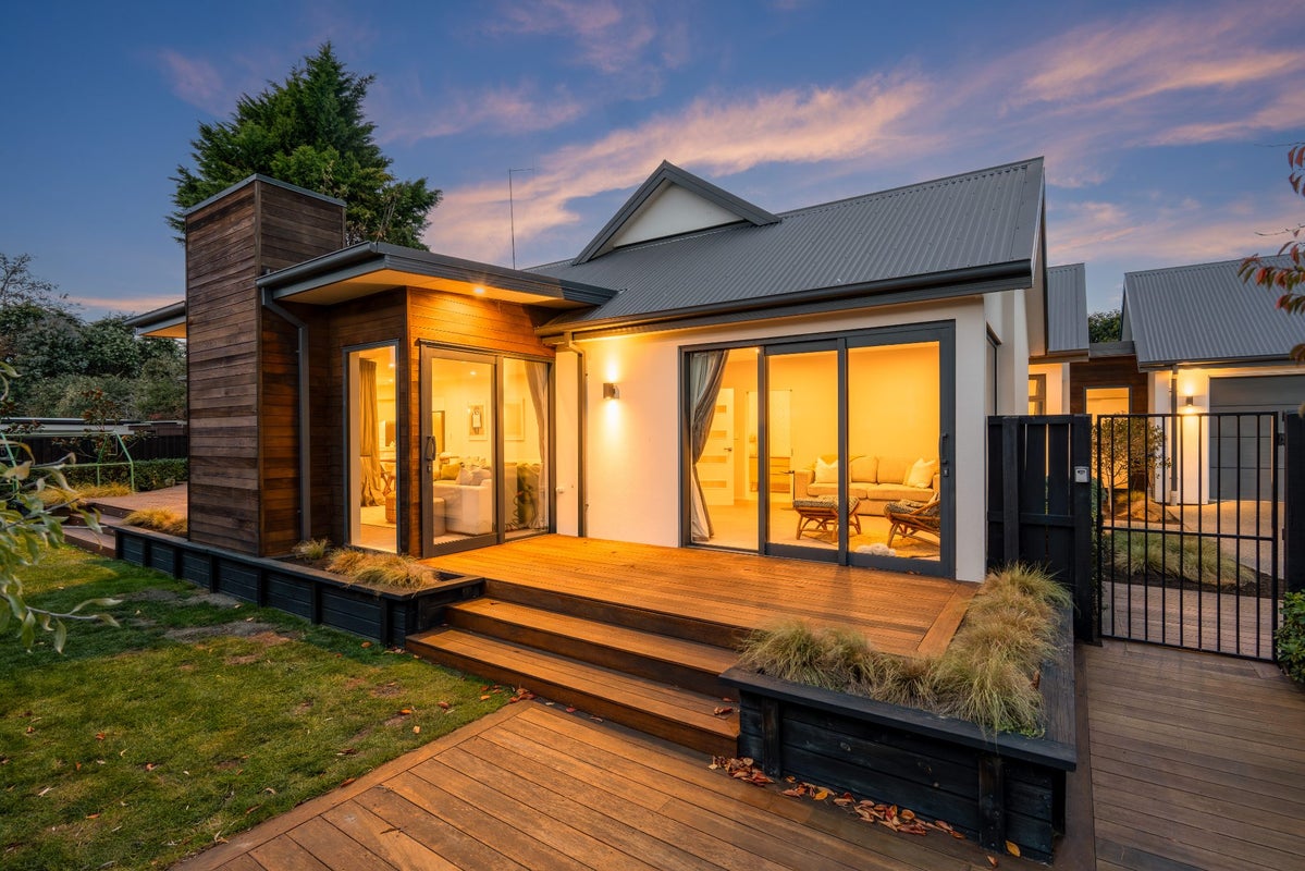 2 Old Mill Lane, Parklands, Christchurch - Carousel 1