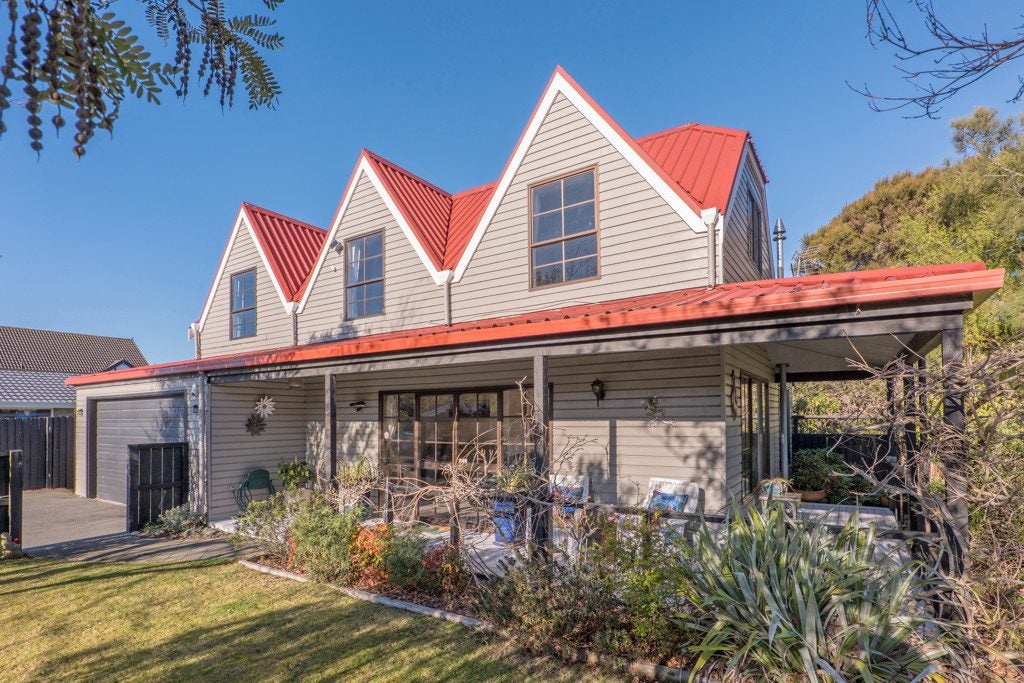 140 Royal Park Drive, Parklands, Christchurch - Carousel 1