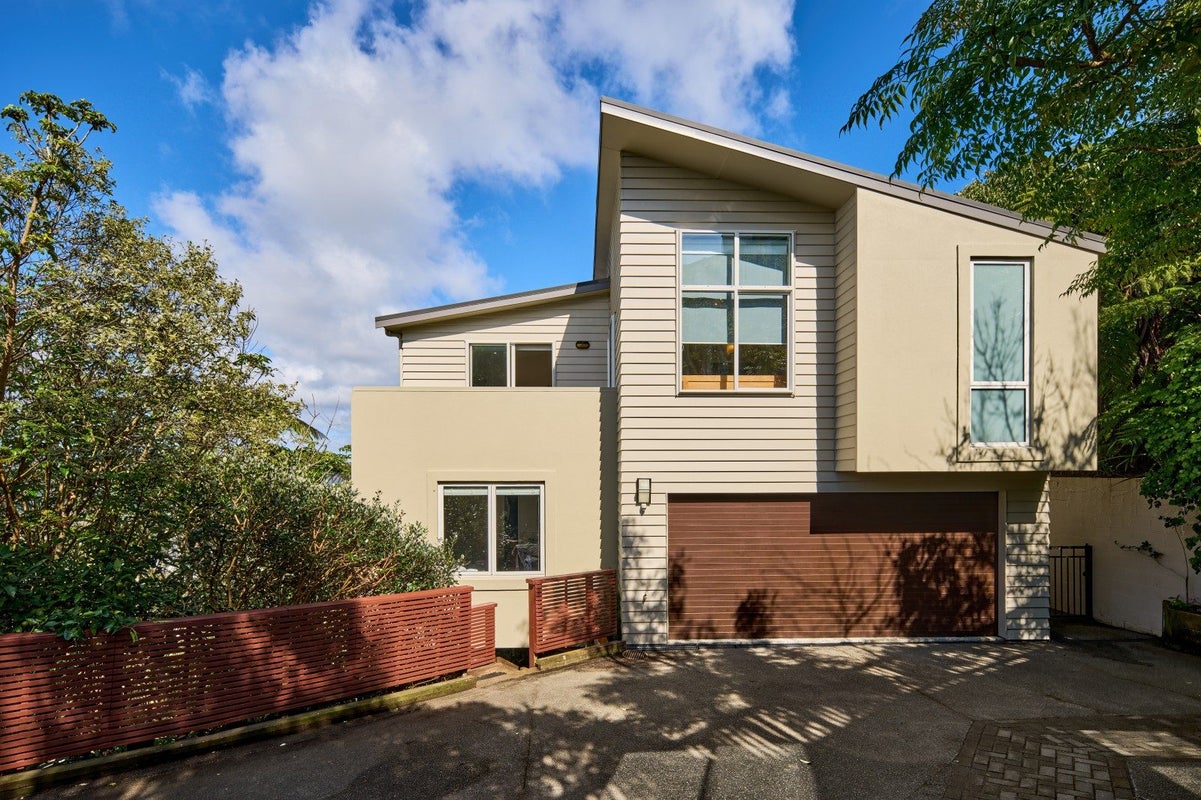 21 Arahiwi Grove, Tirohanga, Lower Hutt - Carousel 1