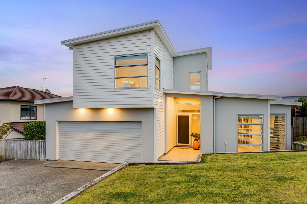 20 Nelson Avenue, Aotea, Porirua - Carousel 1