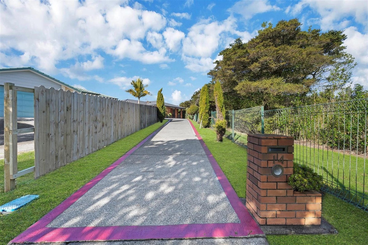 14 Watersfield Place, Flat Bush, Auckland - Carousel 1